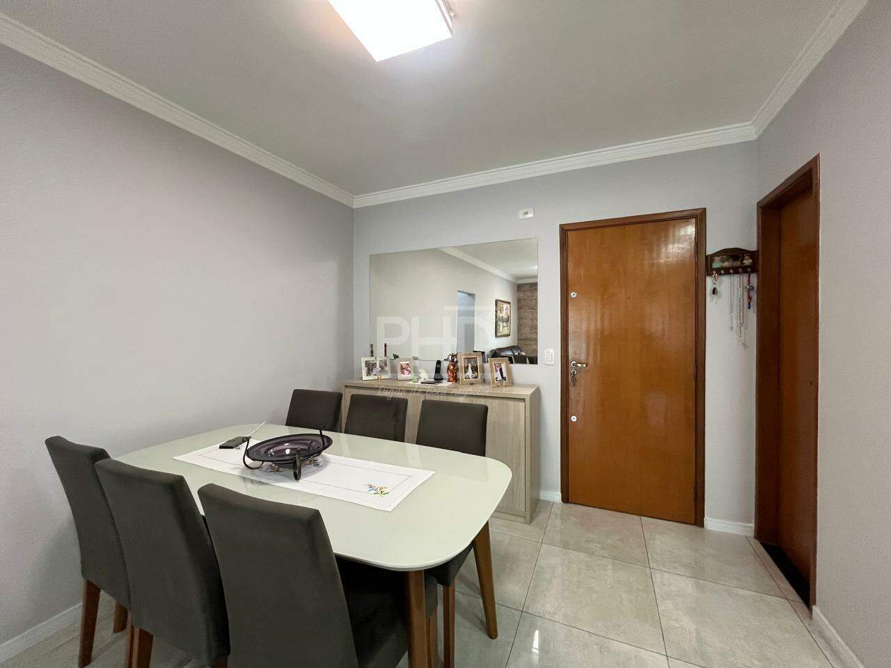 Apartamento à venda com 2 quartos, 70m² - Foto 4