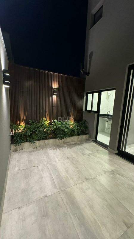 Sobrado à venda com 3 quartos, 179m² - Foto 1