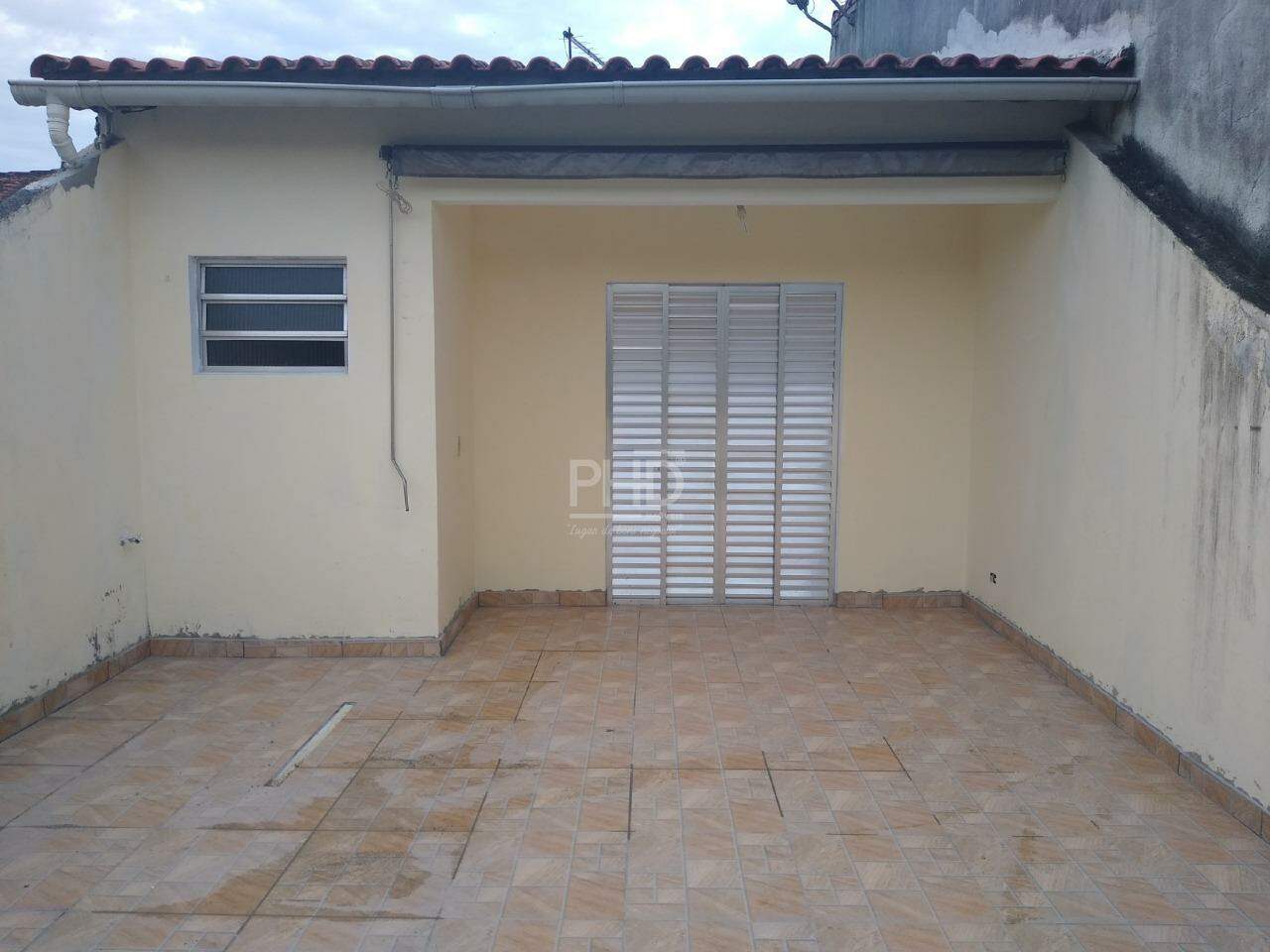 Casa para alugar com 3 quartos, 5m² - Foto 1