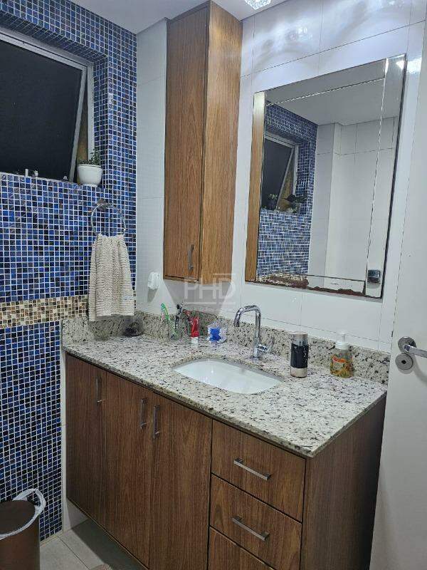 Apartamento à venda com 2 quartos, 70m² - Foto 15