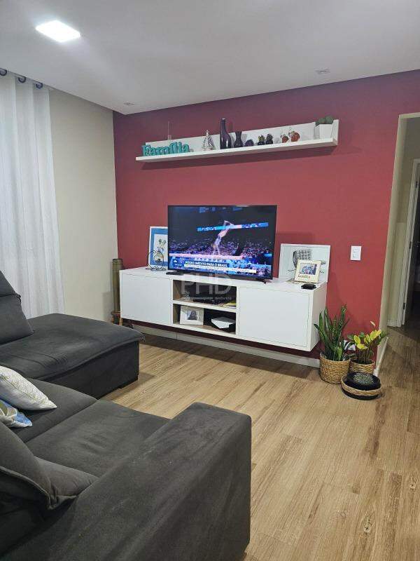 Apartamento à venda com 2 quartos, 70m² - Foto 1