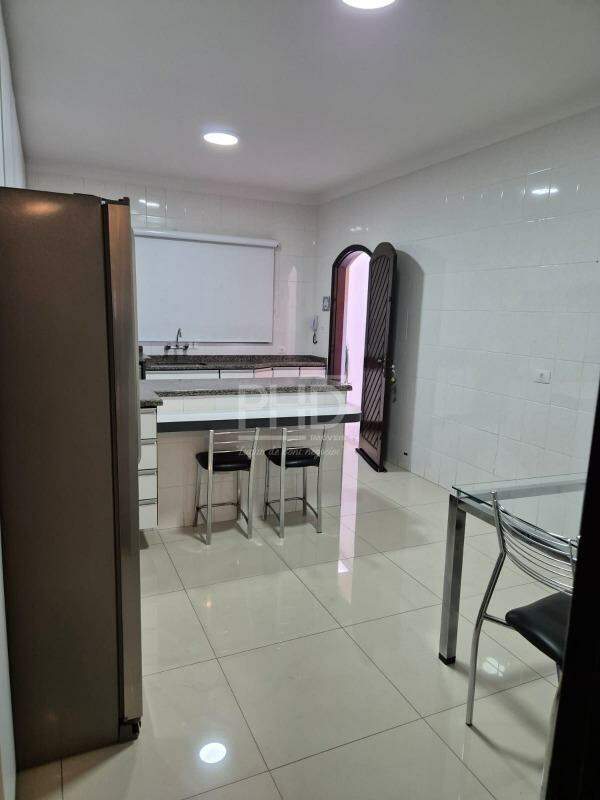 Sobrado à venda com 3 quartos, 300m² - Foto 7