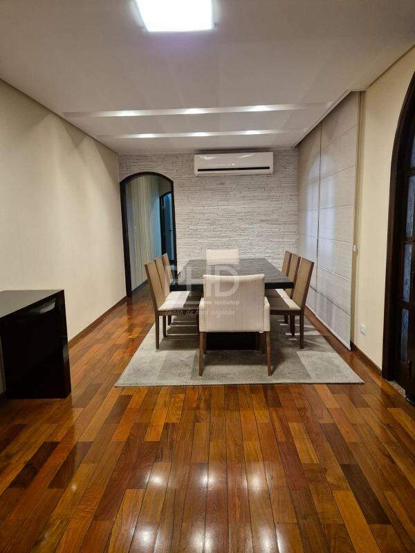 Sobrado à venda com 3 quartos, 300m² - Foto 1