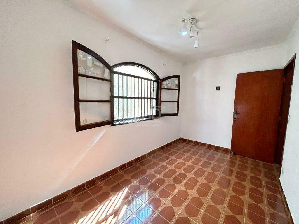 Casa para alugar com 3 quartos, 2m² - Foto 6