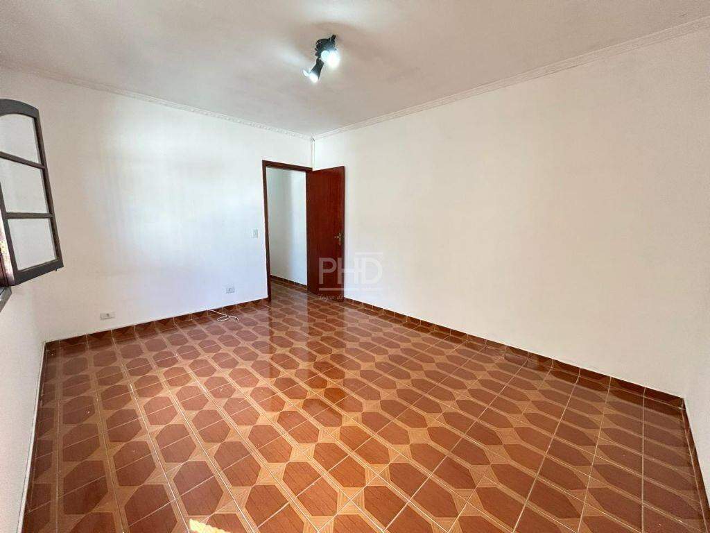 Casa para alugar com 3 quartos, 2m² - Foto 5