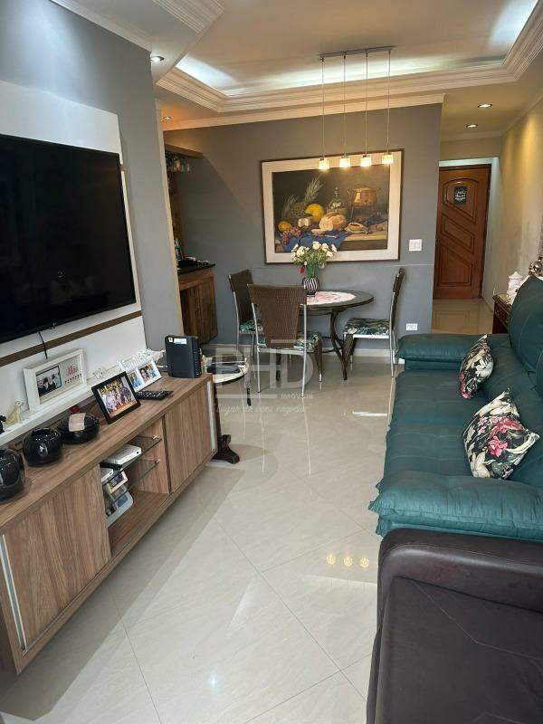 Apartamento à venda com 2 quartos, 70m² - Foto 3