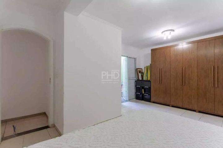 Casa para alugar com 4 quartos, 200m² - Foto 12