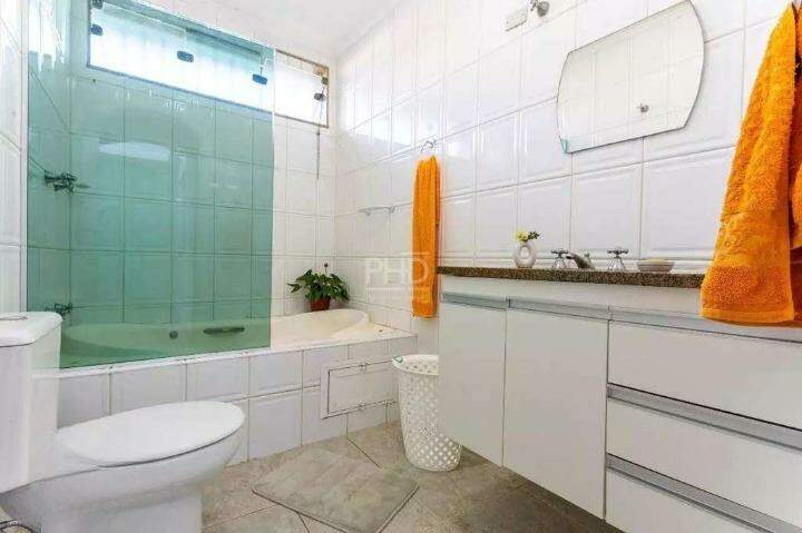 Casa para alugar com 4 quartos, 200m² - Foto 22