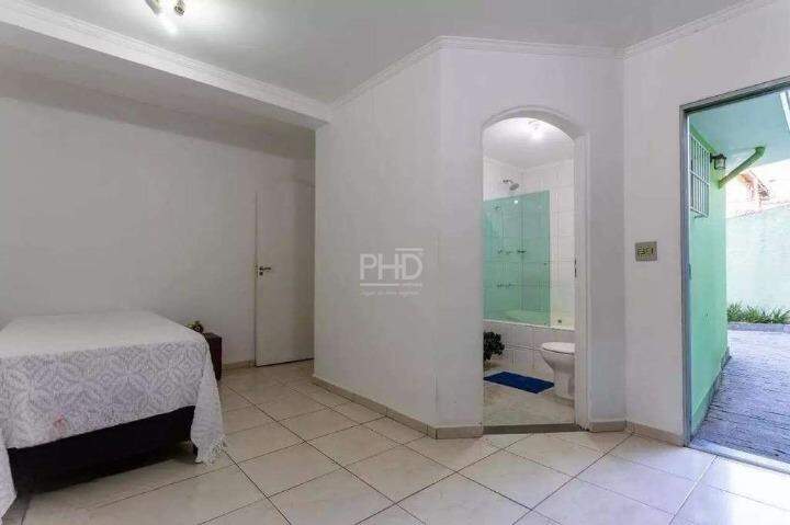 Casa para alugar com 4 quartos, 200m² - Foto 16