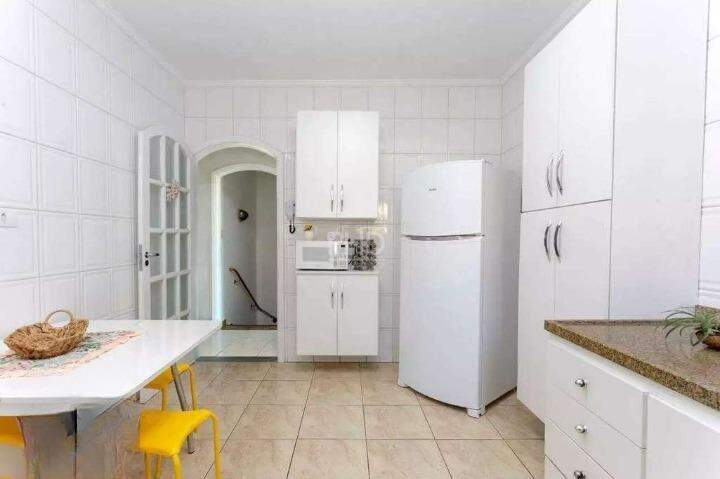 Casa para alugar com 4 quartos, 200m² - Foto 7