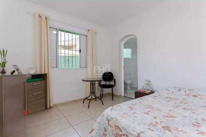 Casa para alugar com 4 quartos, 200m² - Foto 15