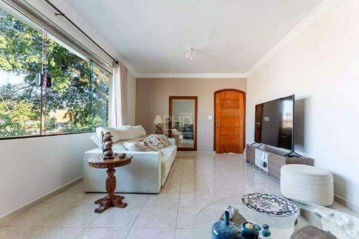 Casa para alugar com 4 quartos, 200m² - Foto 5