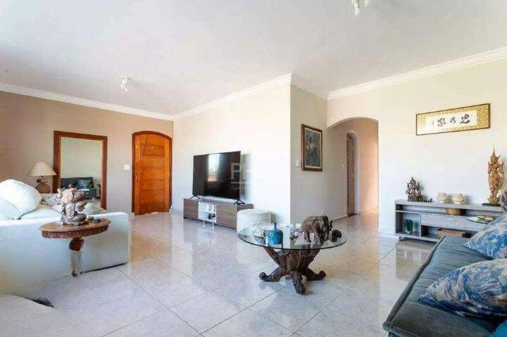 Casa à venda com 4 quartos, 200m² - Foto 4