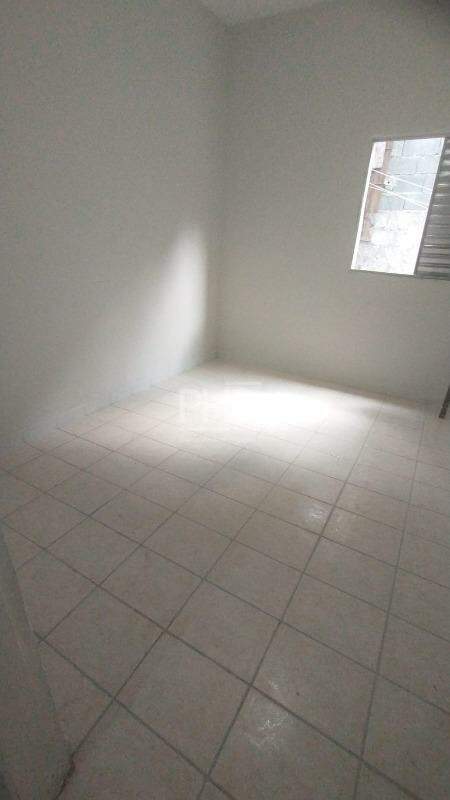 Casa para alugar com 2 quartos, 80m² - Foto 17