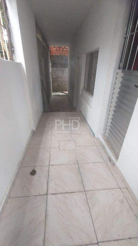 Casa para alugar com 2 quartos, 80m² - Foto 11