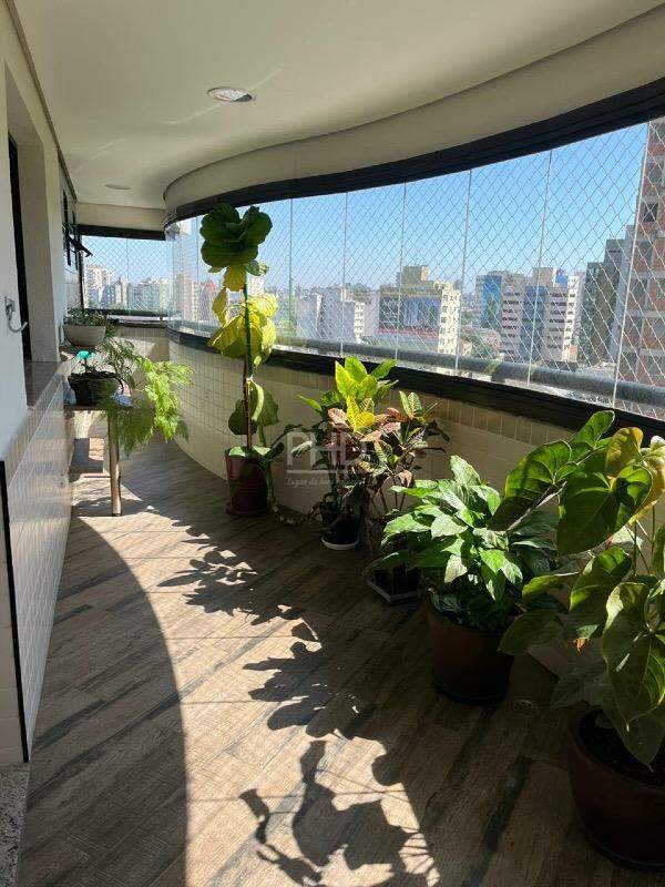 Apartamento para alugar com 3 quartos, 144m² - Foto 23