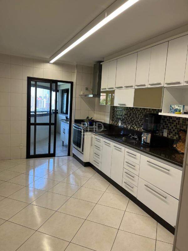 Apartamento para alugar com 3 quartos, 144m² - Foto 7