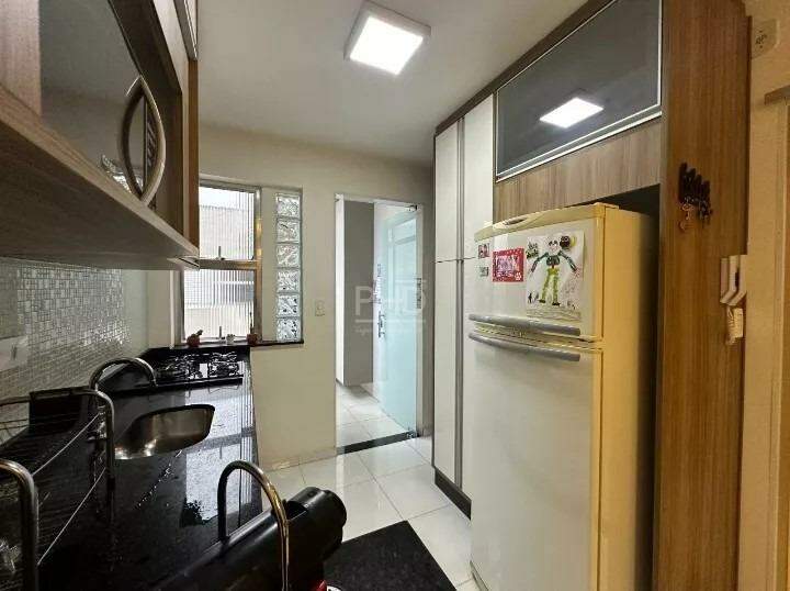 Apartamento à venda com 2 quartos, 72m² - Foto 3