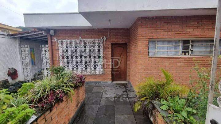 Casa à venda com 3 quartos, 197m² - Foto 1