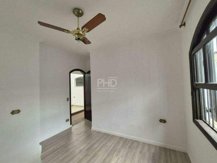 Casa para alugar com 3 quartos, 220m² - Foto 4