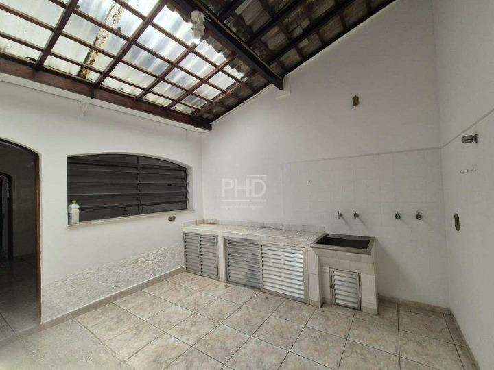 Casa para alugar com 3 quartos, 220m² - Foto 8