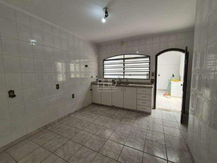 Casa para alugar com 3 quartos, 220m² - Foto 5