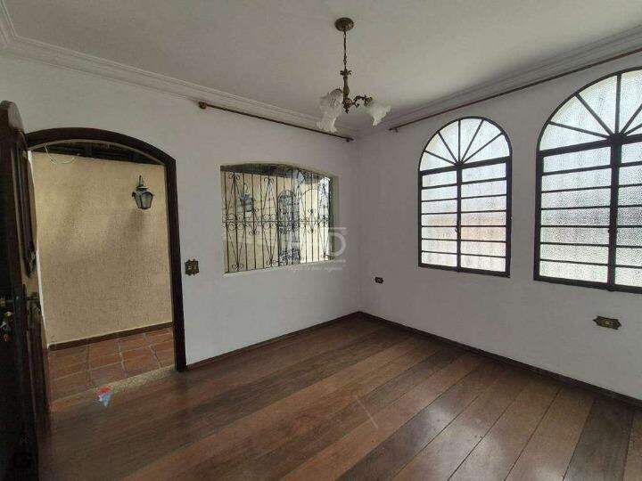 Casa para alugar com 3 quartos, 220m² - Foto 2