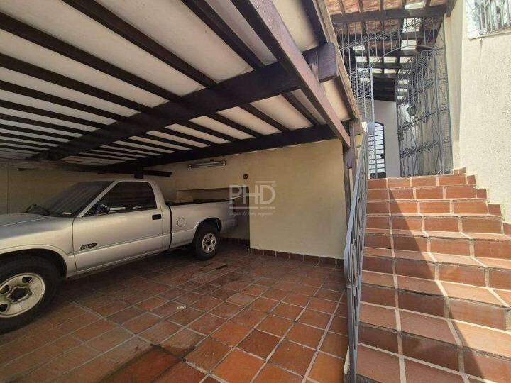 Casa à venda com 3 quartos, 220m² - Foto 1