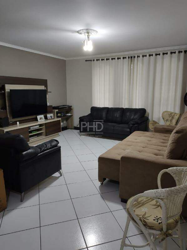 Sobrado à venda com 3 quartos, 240m² - Foto 1