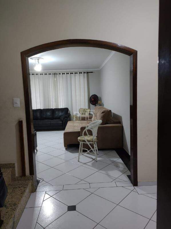 Sobrado à venda com 3 quartos, 240m² - Foto 4