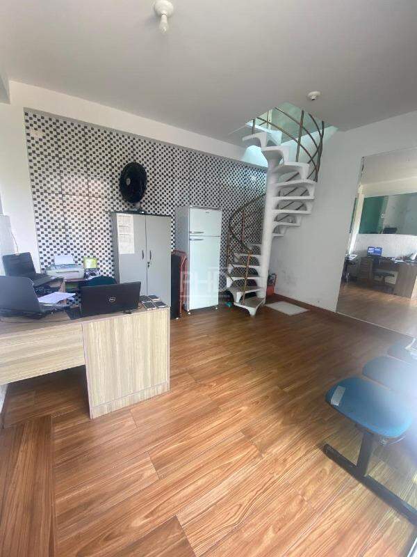 Casa à venda com 4 quartos, 197m² - Foto 3