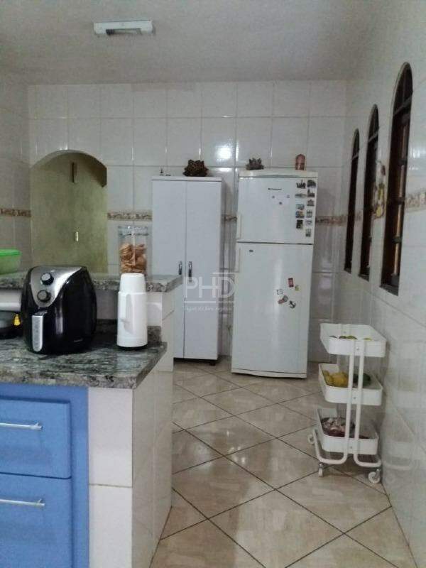 Sobrado à venda com 4 quartos, 240m² - Foto 7