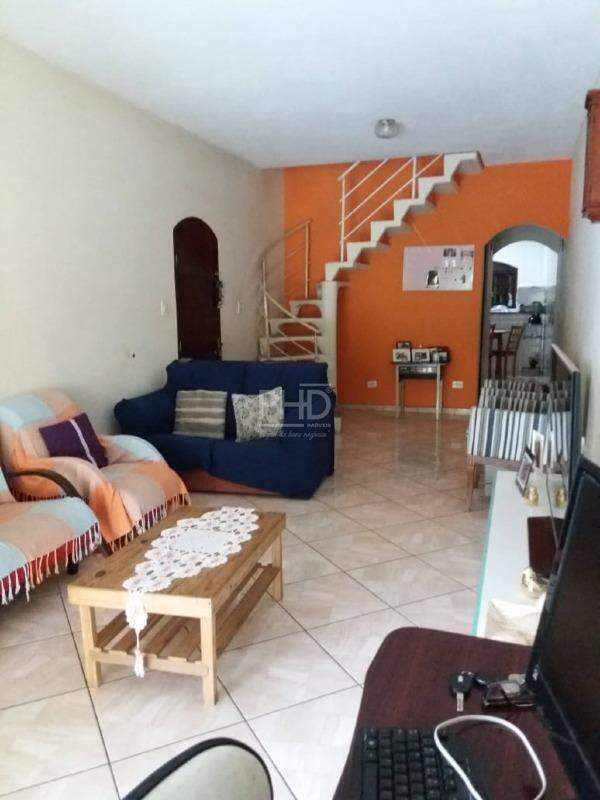 Sobrado à venda com 4 quartos, 240m² - Foto 1