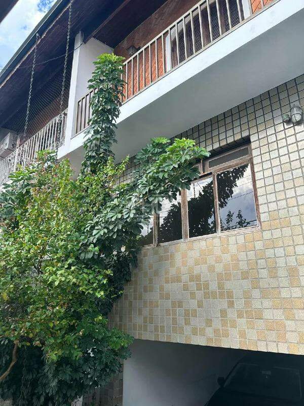 Sobrado à venda com 3 quartos, 220m² - Foto 1