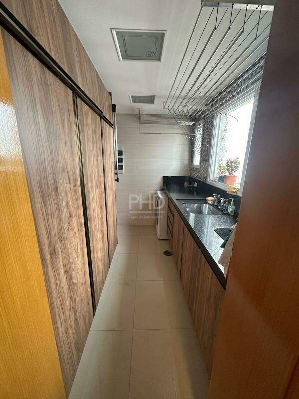 Apartamento à venda com 3 quartos, 126m² - Foto 13