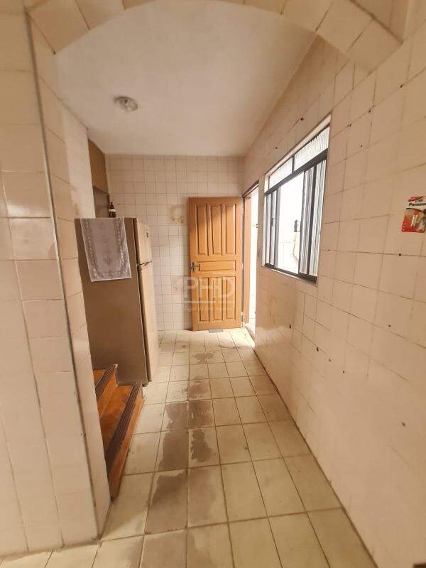 Casa à venda com 5 quartos, 145m² - Foto 2