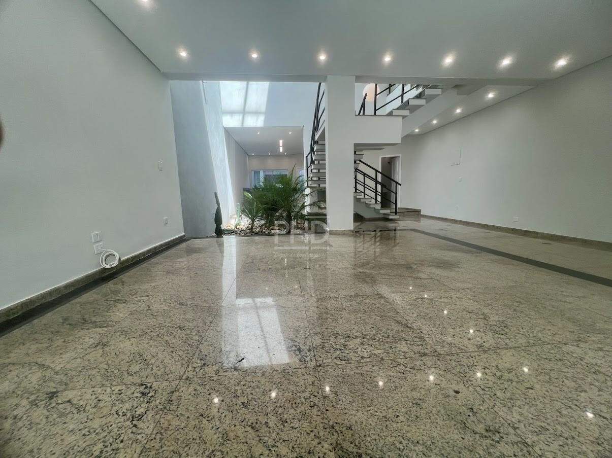 Sobrado à venda com 3 quartos, 244m² - Foto 2