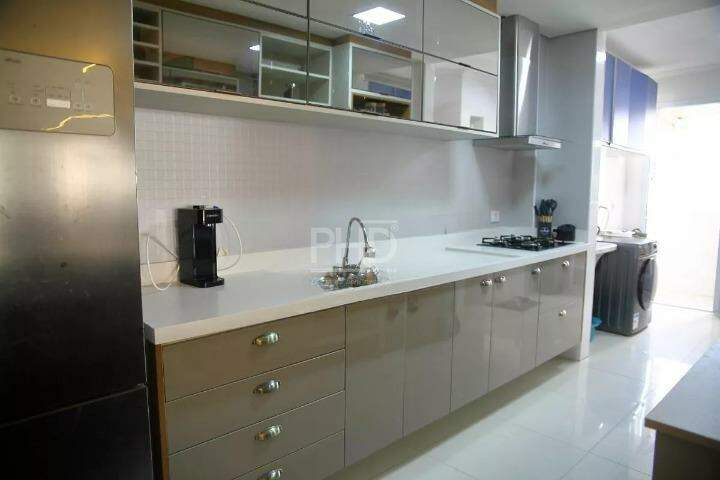 Apartamento à venda com 3 quartos, 175m² - Foto 10