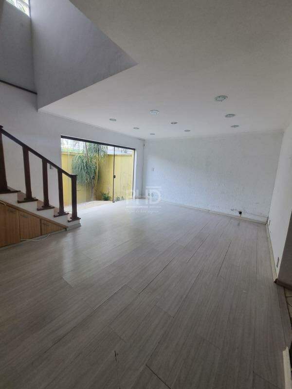 Sobrado à venda com 3 quartos, 300m² - Foto 34