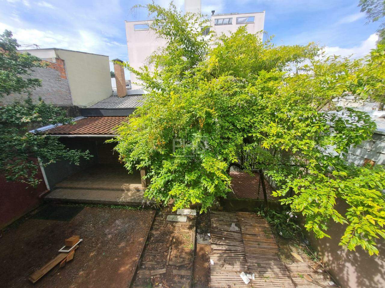 Sobrado à venda com 3 quartos, 300m² - Foto 2