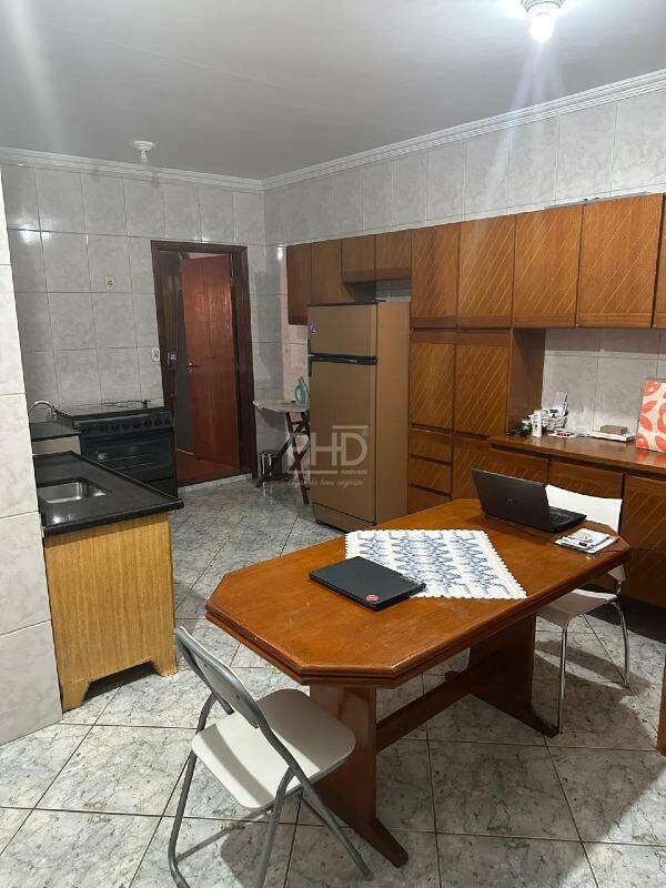 Casa à venda com 2 quartos, 172m² - Foto 2