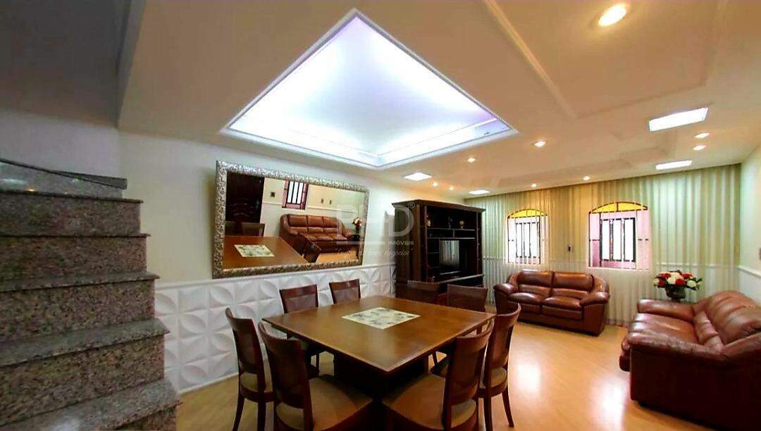 Sobrado à venda com 3 quartos, 238m² - Foto 1
