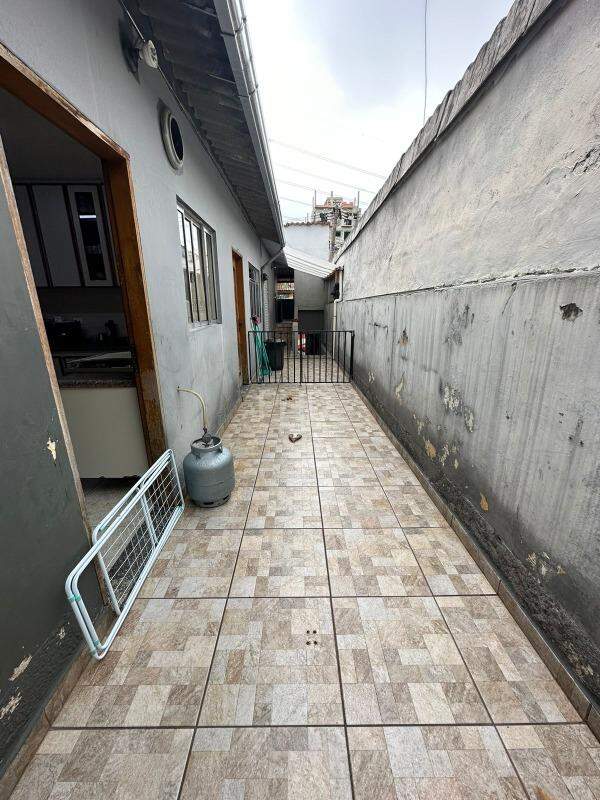 Casa para alugar com 3 quartos, 180m² - Foto 18