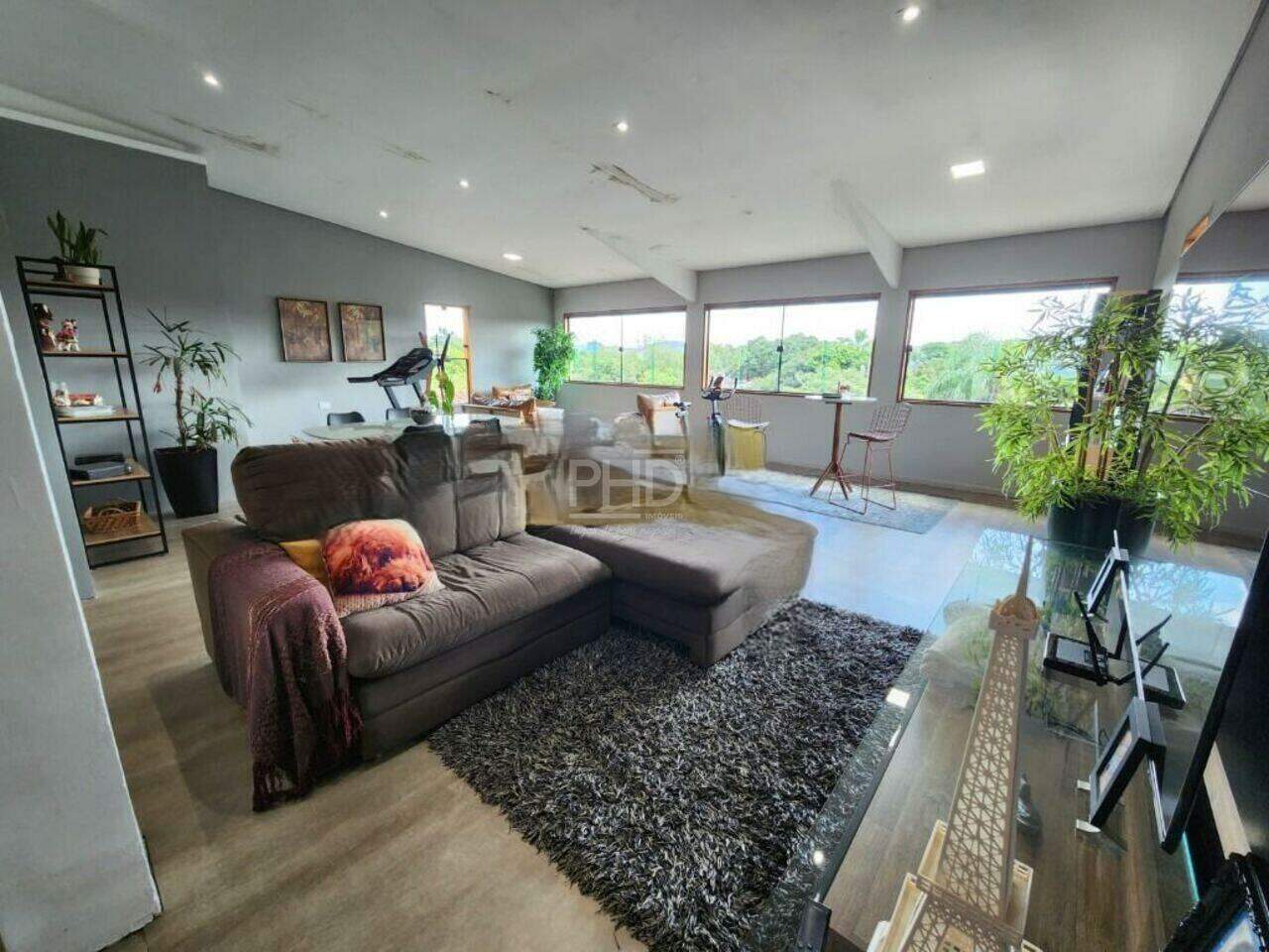 Sobrado à venda com 4 quartos, 500m² - Foto 1
