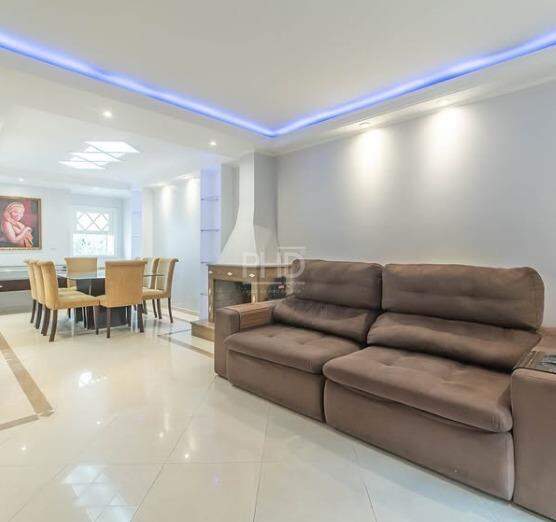 Casa de Condomínio à venda com 3 quartos, 210m² - Foto 1
