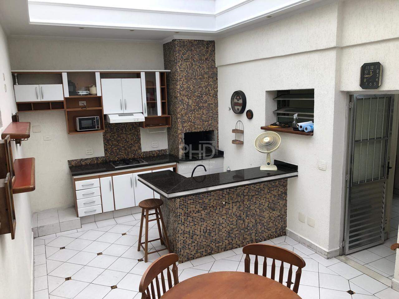 Sobrado para alugar com 3 quartos, 200m² - Foto 1