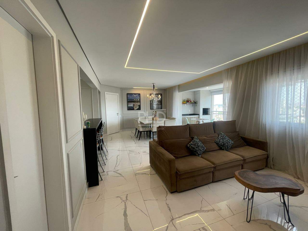 Apartamento à venda com 3 quartos, 128m² - Foto 2