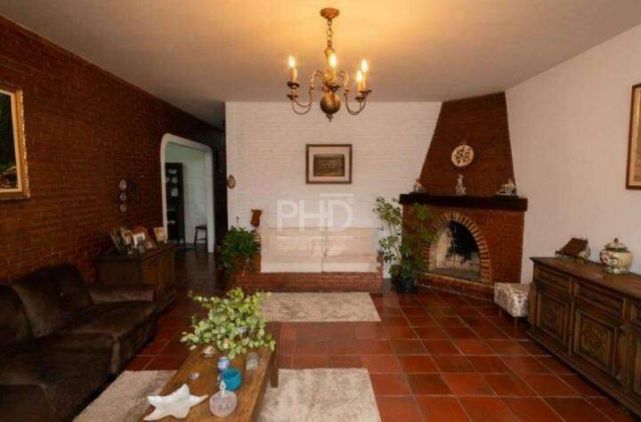 Casa para alugar com 3 quartos, 197m² - Foto 1