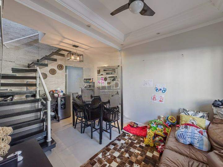 Casa à venda com 2 quartos, 78m² - Foto 2