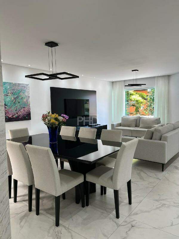 Sobrado para alugar com 3 quartos, 254m² - Foto 1